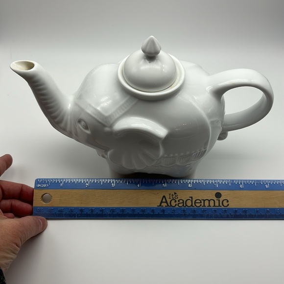 Cordon Bleu White Porcelain China Good Luck Elephant Teapot w/ Lid Emboss Detail - Picture 14 of 16